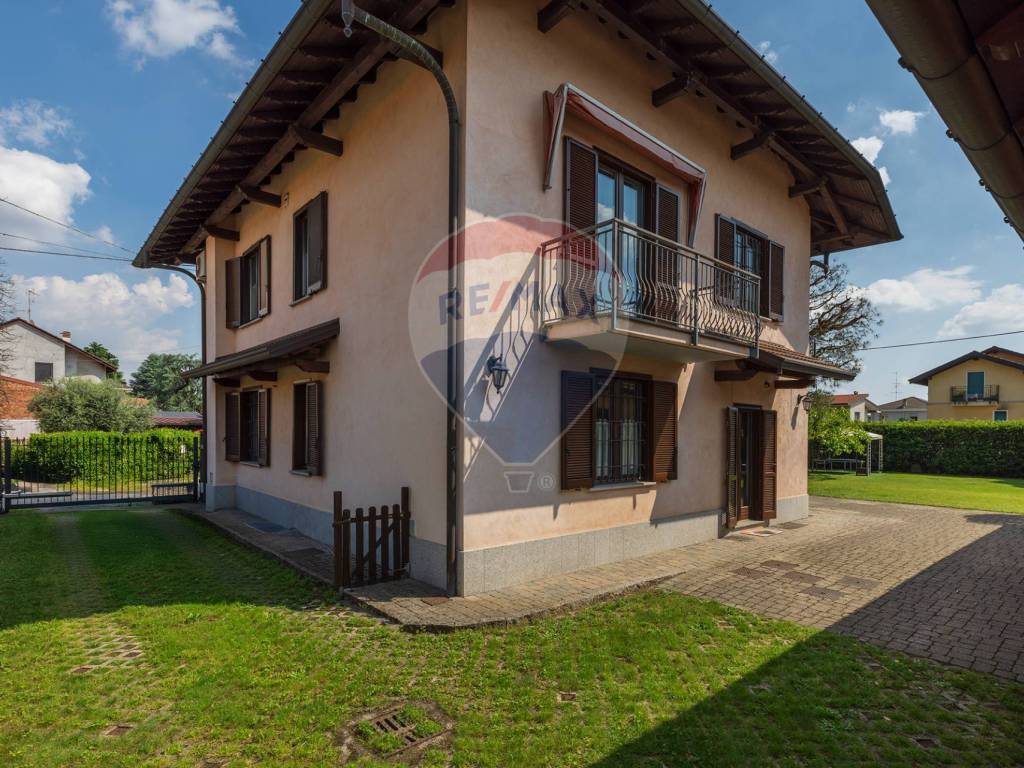 Villa a Samarate in VIA MONTE GOLICO, 34 - Foto 3