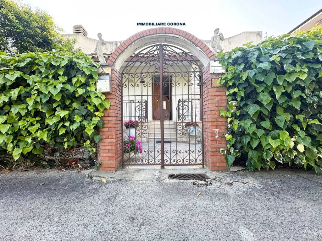 Villa a Terracina in Via Badino, 215 - Foto 2