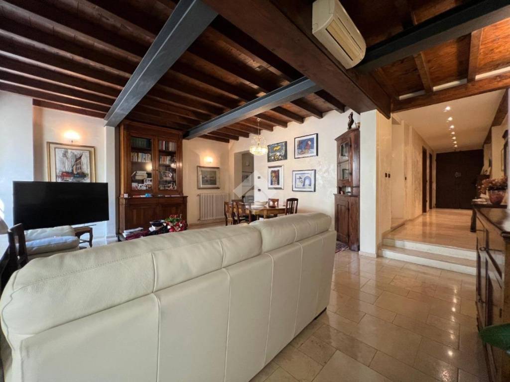 Casa indipendente a Mantova in Via Fratelli Grioli - Foto 3