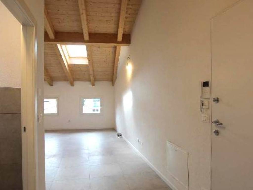 Appartamento a Cento in VIA UGO BASSI, 62 - Foto 2