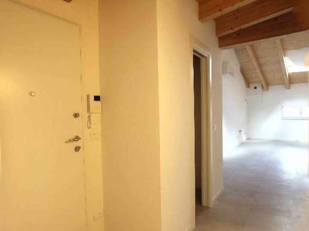 Appartamento a Cento in VIA UGO BASSI, 62 - Foto 2