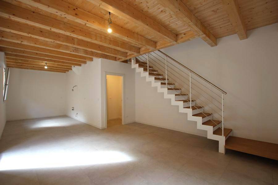 Appartamento a Cento in VIA UGO BASSI, 62 - Foto 2