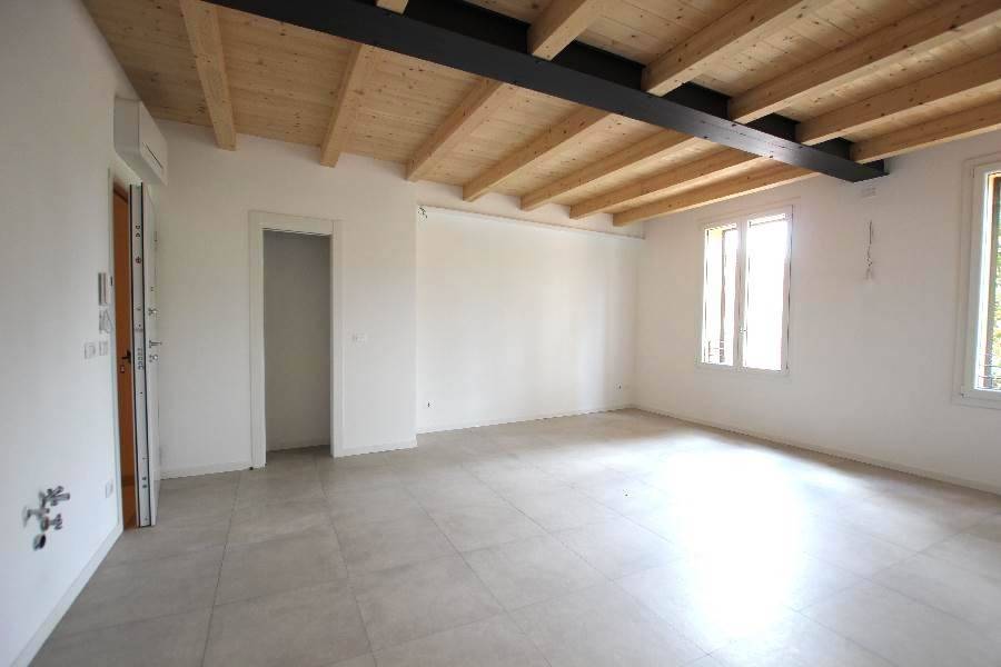 Appartamento a Cento in VIA UGO BASSI, 62 - Foto 4