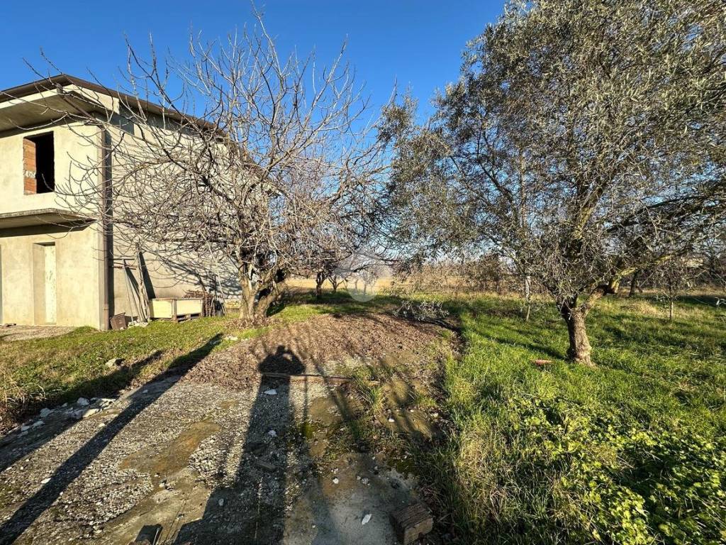 Casa indipendente a Castelnovo di sotto in Via XXV Aprile, 17 - Foto 2