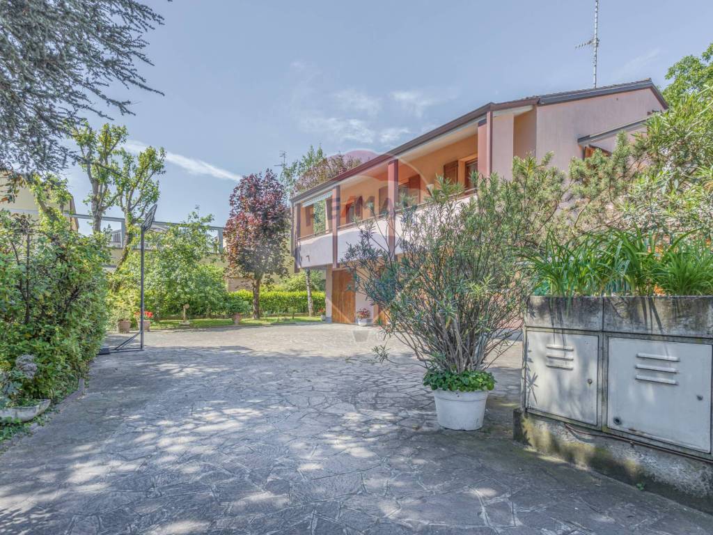 Villa a Reggio emilia in Via Pezzana, 36 - Foto 3