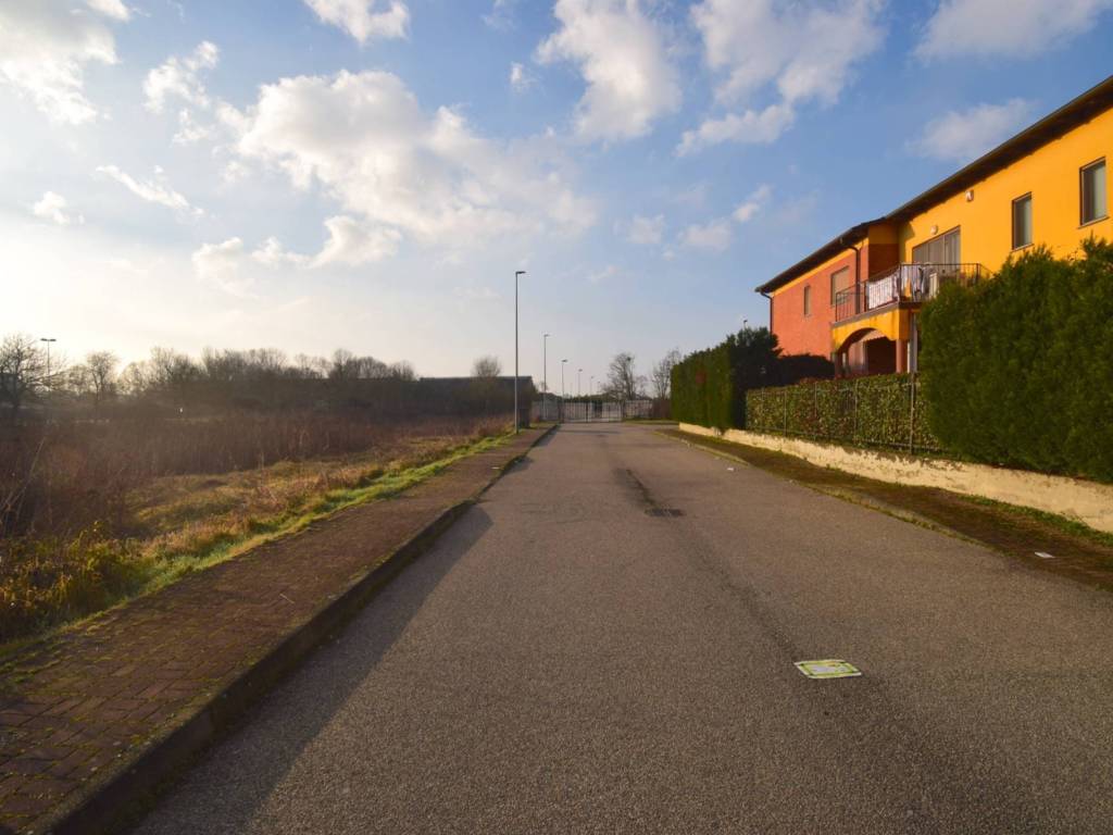 Terreno a Vercelli in Via Luigi Carlo Caron - Foto 2