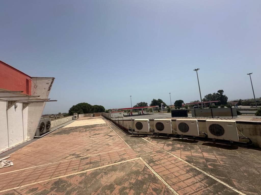 Palazzo / stabile a Crotone in SS106 - Foto 5
