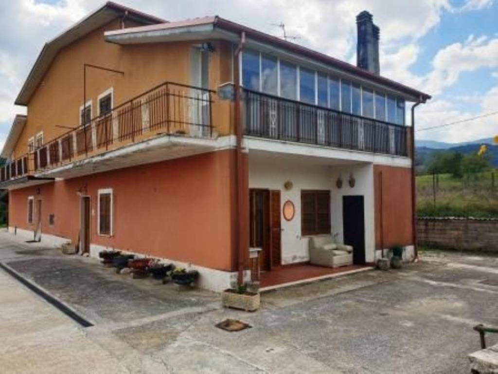Villa a Tagliacozzo in Tiburtina Valeria s.n.c - Foto 2