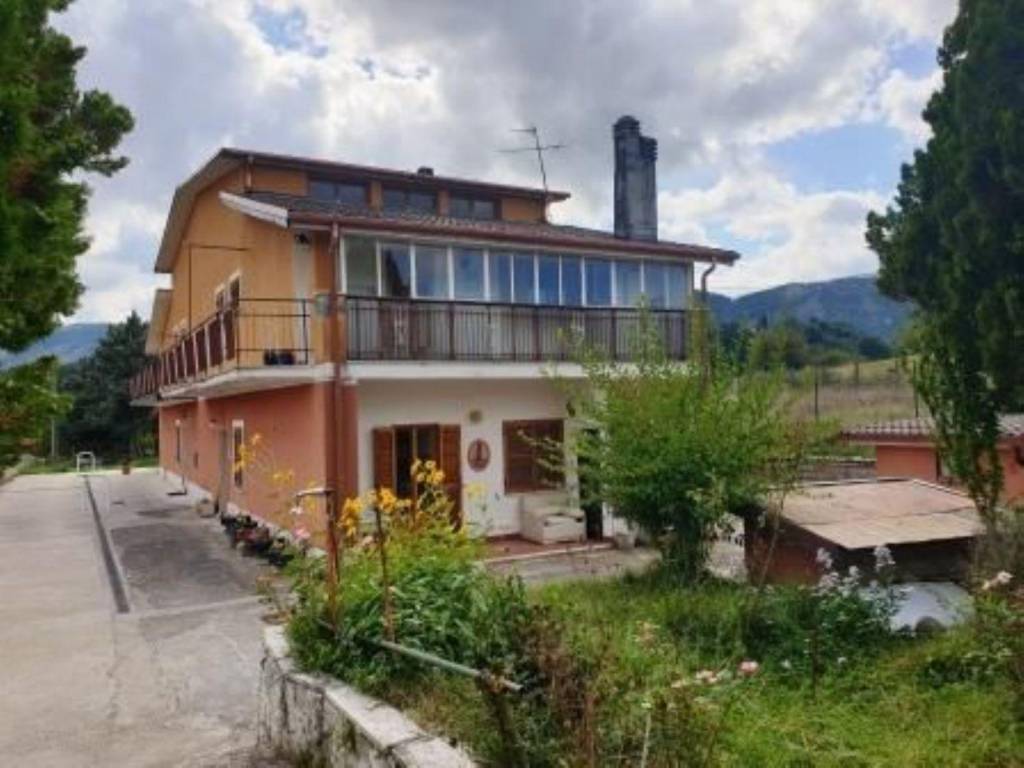 Villa a Tagliacozzo in Tiburtina Valeria s.n.c - Foto 3