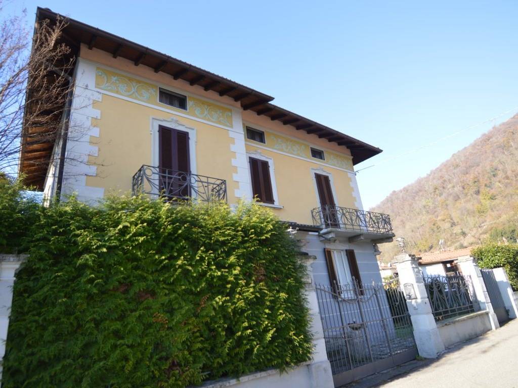 Villa a Cuveglio in Via Stazione, 2 - Foto 3