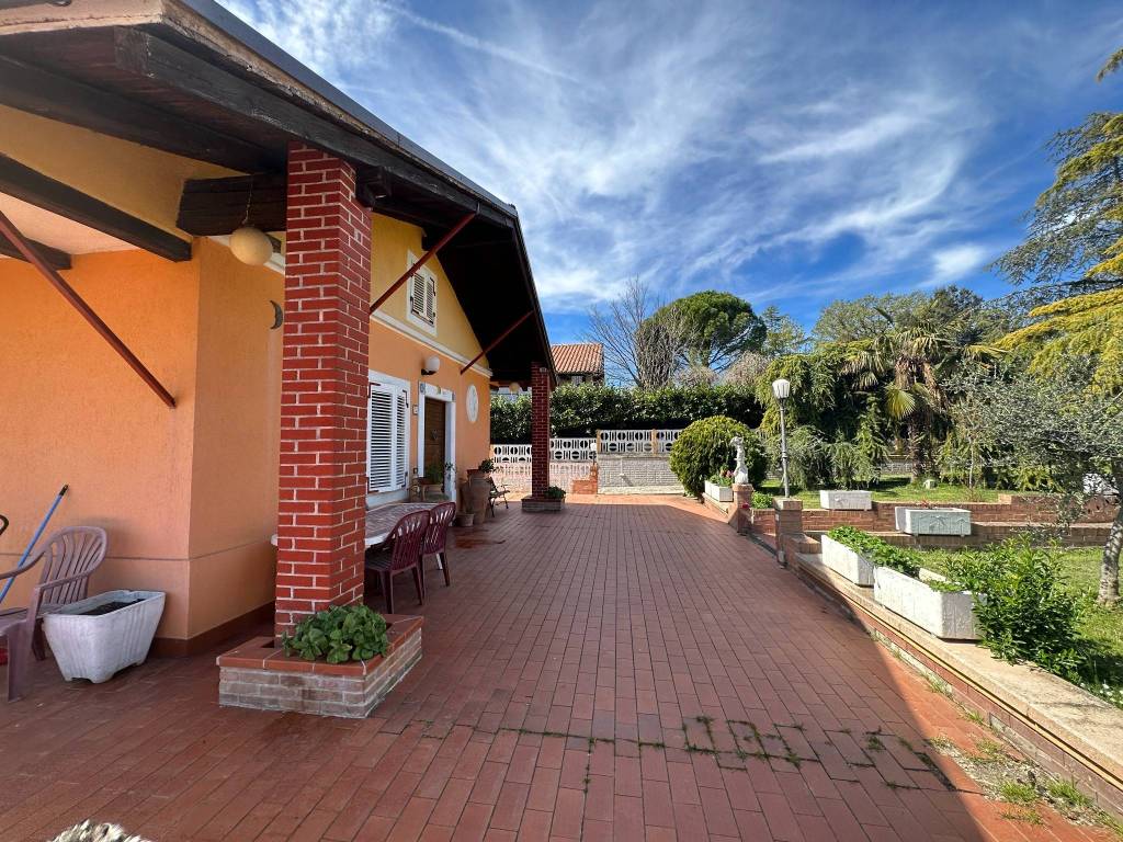Villa a Serrapetrona in Via Colli - Foto 3