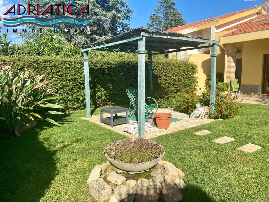 Villa a Quartu sant'elena in Via dei Lecci - Foto 3