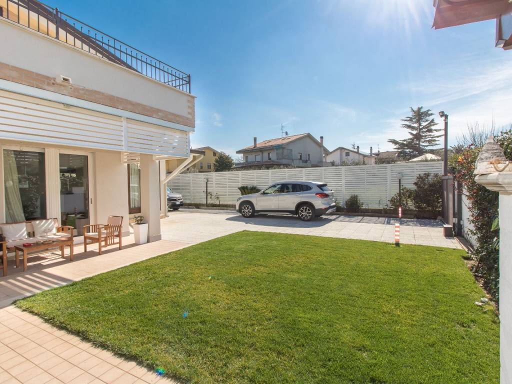 Villa a Montesilvano in Strada Comunale Colle Vento - Foto 3