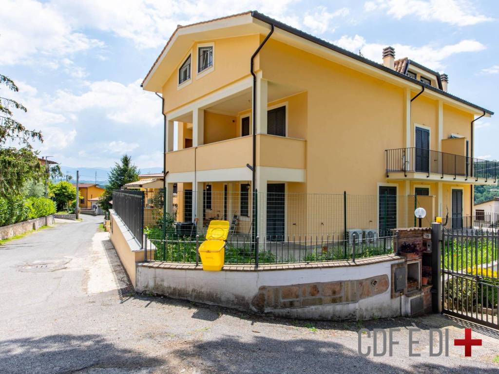 Appartamento a Fara in sabina in Via Enrico Toti - Foto 2