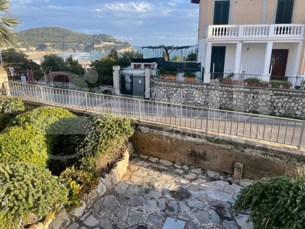 Appartamento a Gaeta in Via Gastone Maresca, 27 - Foto 2