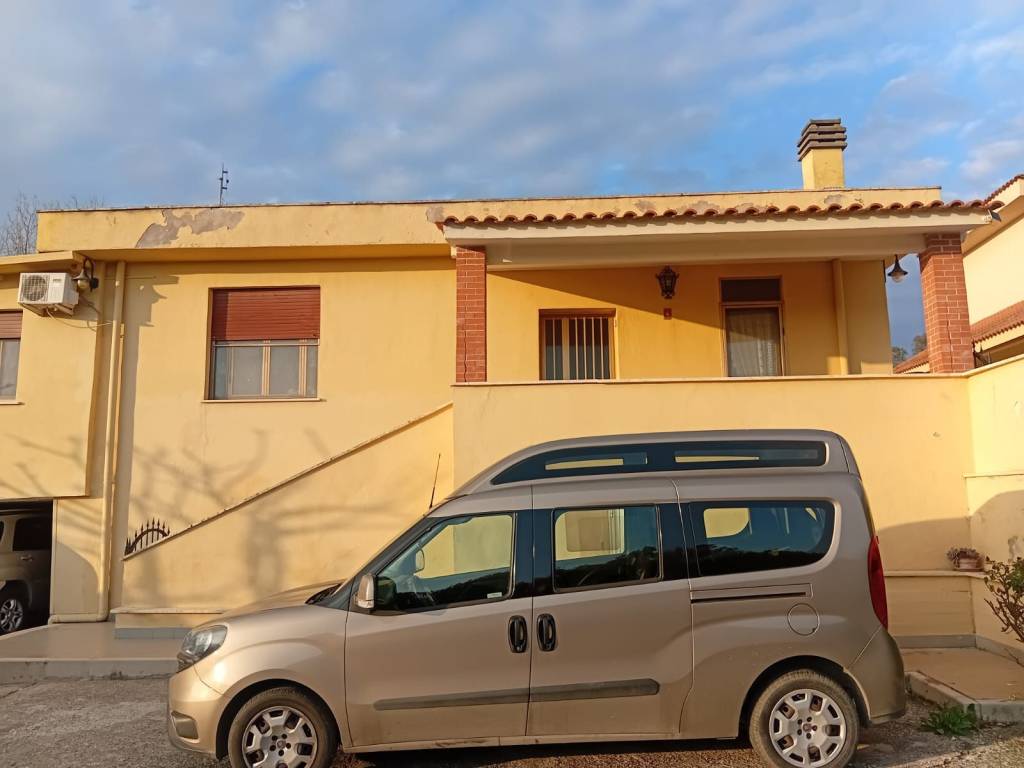 Villa a Aprilia in Via Cervio, 15 - Foto 2