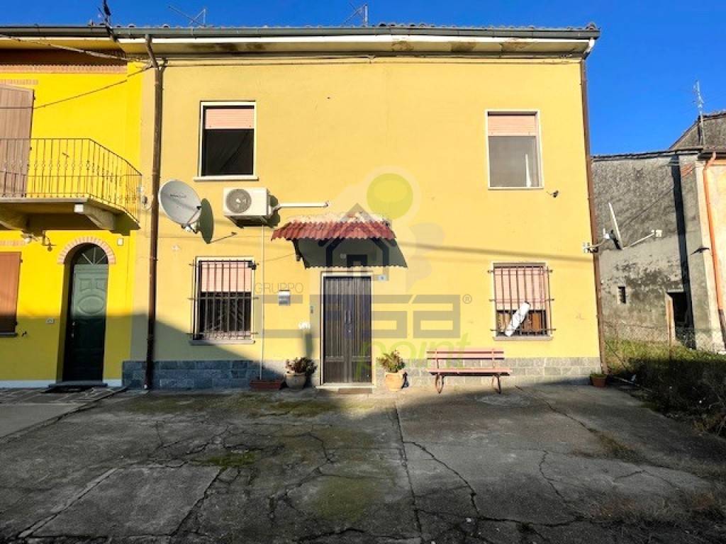 Casa indipendente a Monticelli d'ongina in Via Monticelli Santi - Foto 2