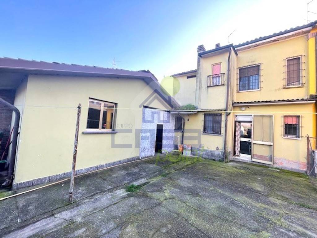 Casa indipendente a Monticelli d'ongina in Via Monticelli Santi - Foto 3