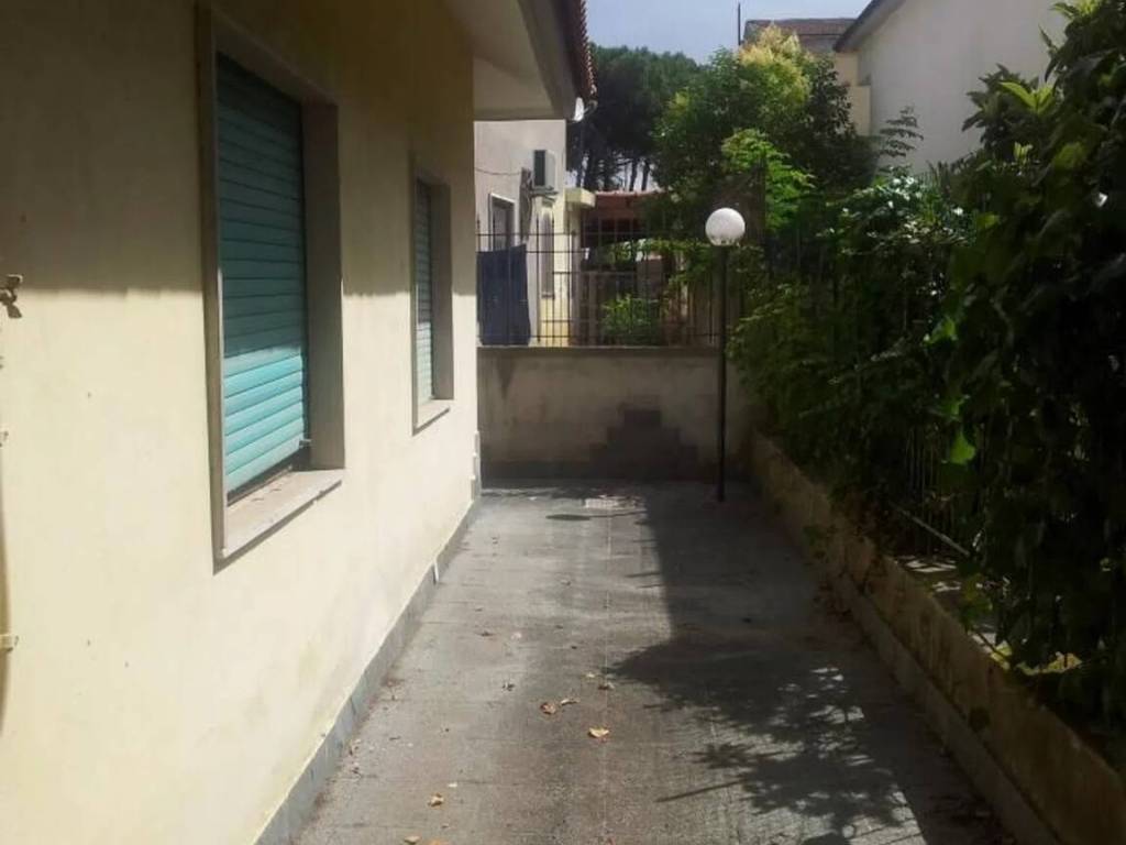 Villa a Castel volturno in Viale Giorgio Vasari - Foto 4