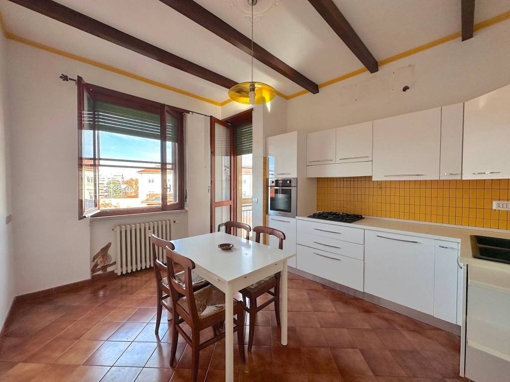 Appartamento a Bra in Via Trento e Trieste - Foto 2