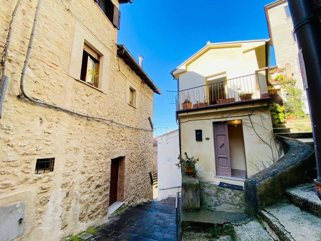 Casa indipendente a Poggio bustone in Via Volturno - Foto 2