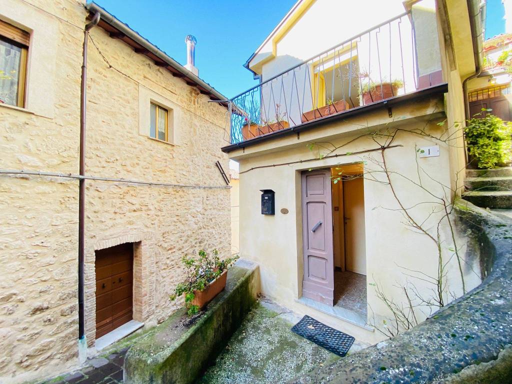 Casa indipendente a Poggio bustone in Via Volturno - Foto 3