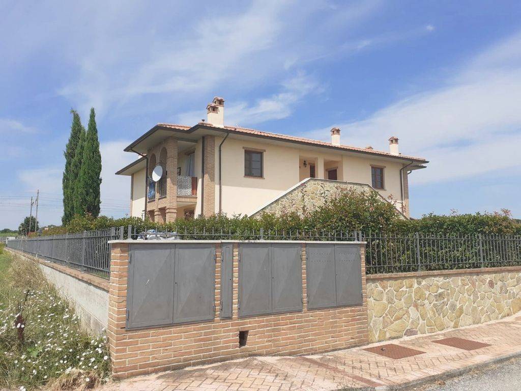 Appartamento a Castiglione del lago in Via XXV Aprile, 3 - Foto 2