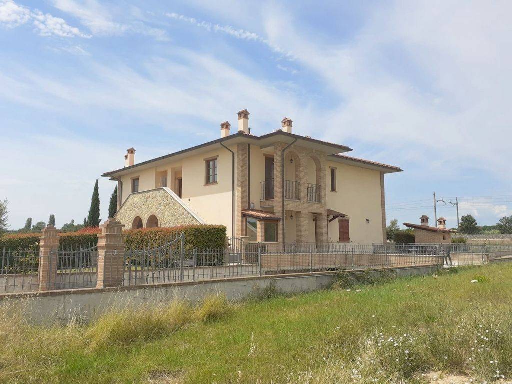 Appartamento a Castiglione del lago in Via XXV Aprile, 3 - Foto 3