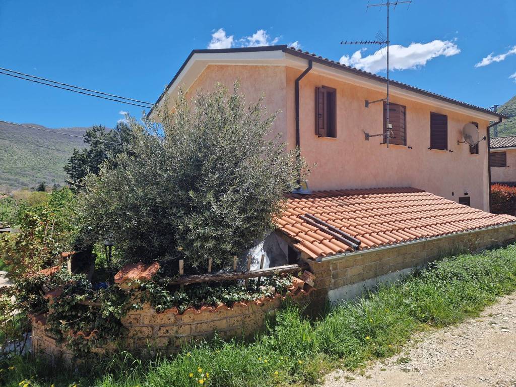 Villa a Rocca di botte in SP27a - Foto 2