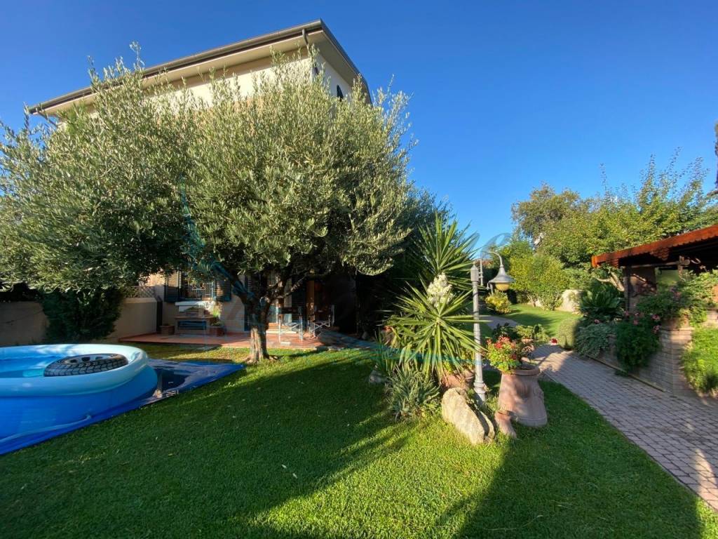 Casa indipendente a Rosignano marittimo in Via Forlì - Foto 4