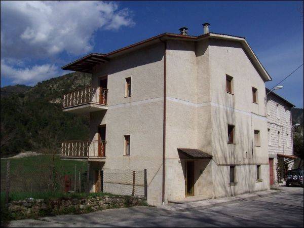 Casa indipendente a Acquasanta terme in Frazione Centrale - Foto 2