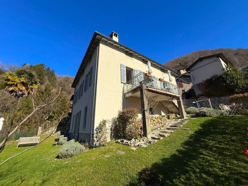Villa a Argegno in Via Provinciale - Foto 3