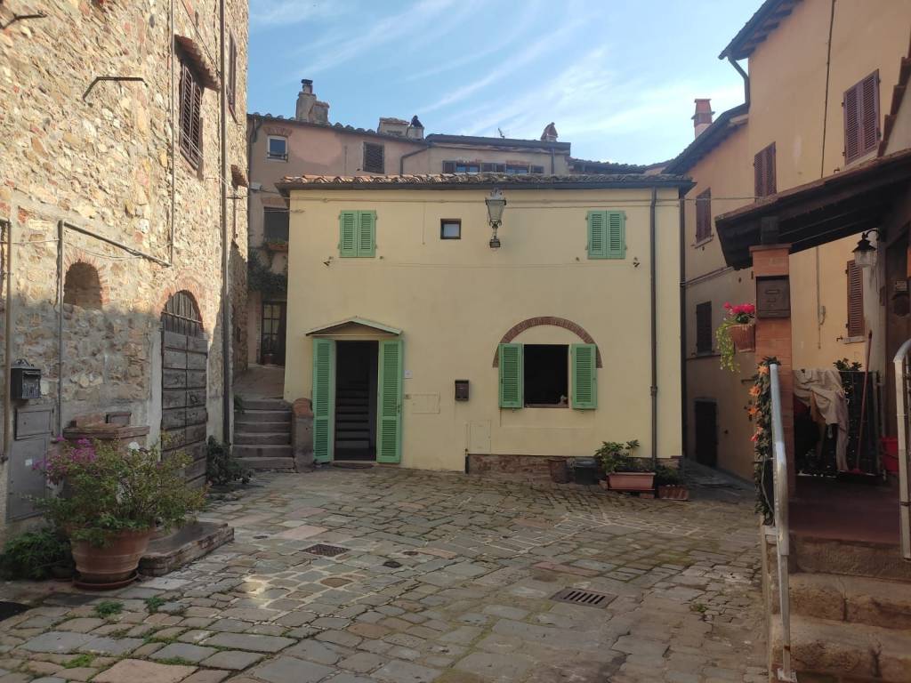 Casa indipendente a Castagneto carducci in Via Varese - Foto 3