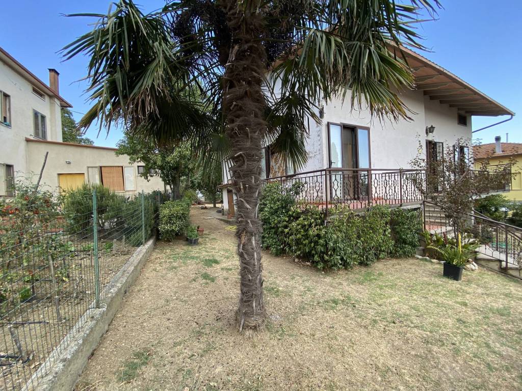 Casa indipendente a Castiglione del lago in Via Chiusi - Foto 2
