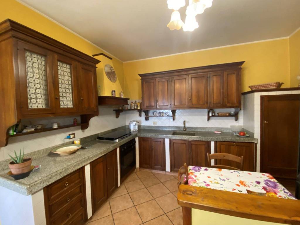 Casa indipendente a Castiglione del lago in Via Chiusi - Foto 3