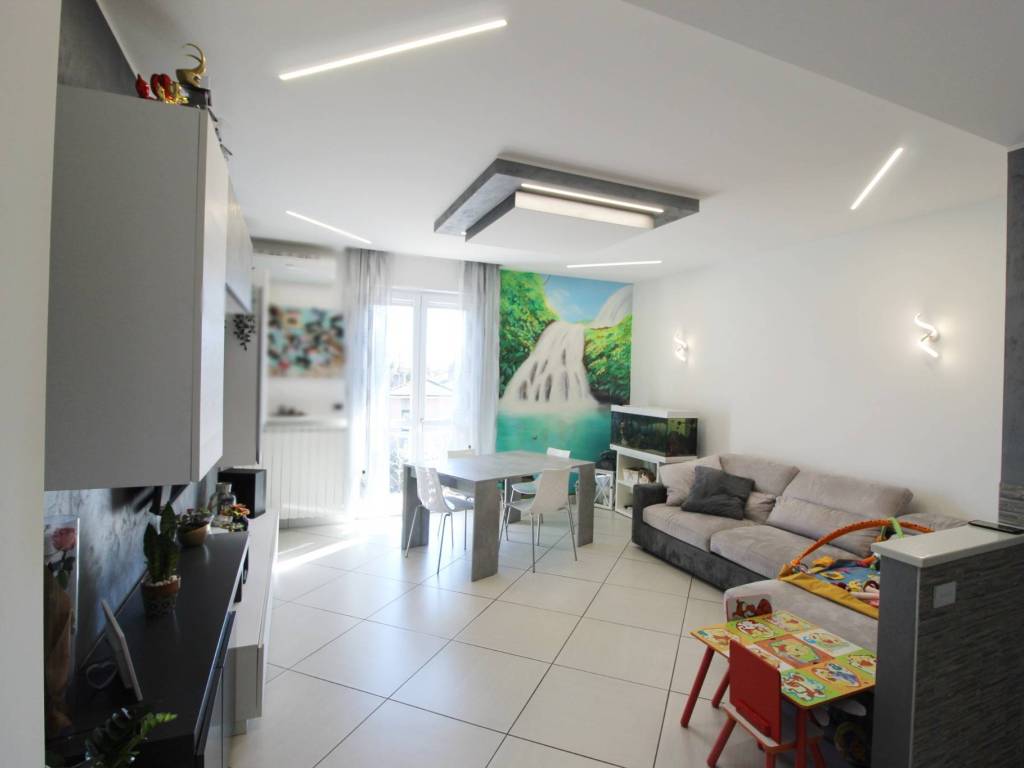 Appartamento a Gorla minore in Via Roma, 11 - Foto 2