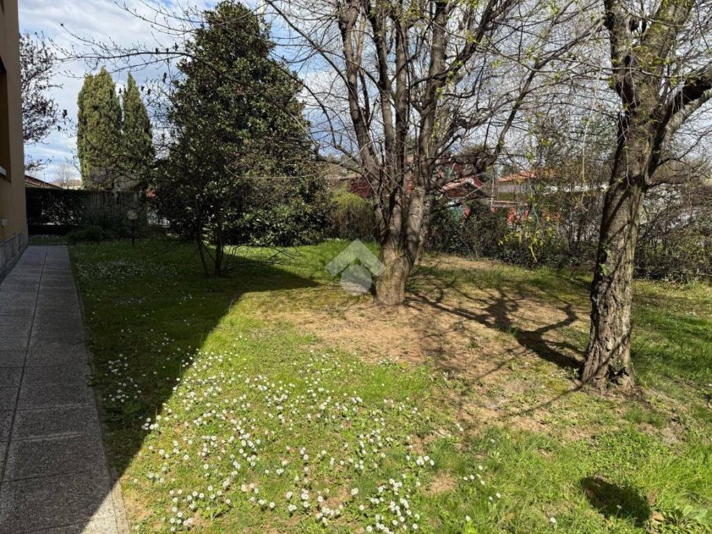 Appartamento a Lazzate in Via Vittorio Veneto, 6 - Foto 3