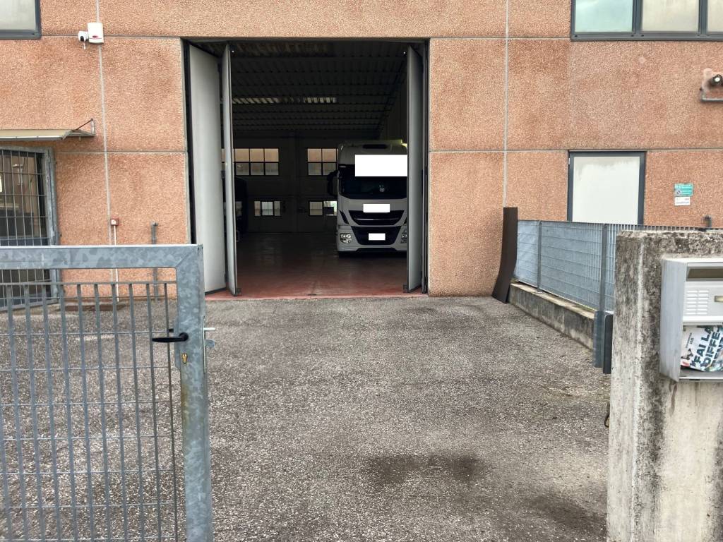 Immobile a Due carrare in Via Vittorio De Sica, 6 - Foto 2