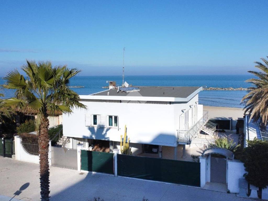 Villa a Grottammare in Lungomare della Repubblica, 35 - Foto 2