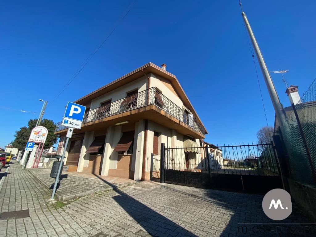 Palazzo / stabile a Valvasone arzene in Via della Villa, 31 - Foto 2