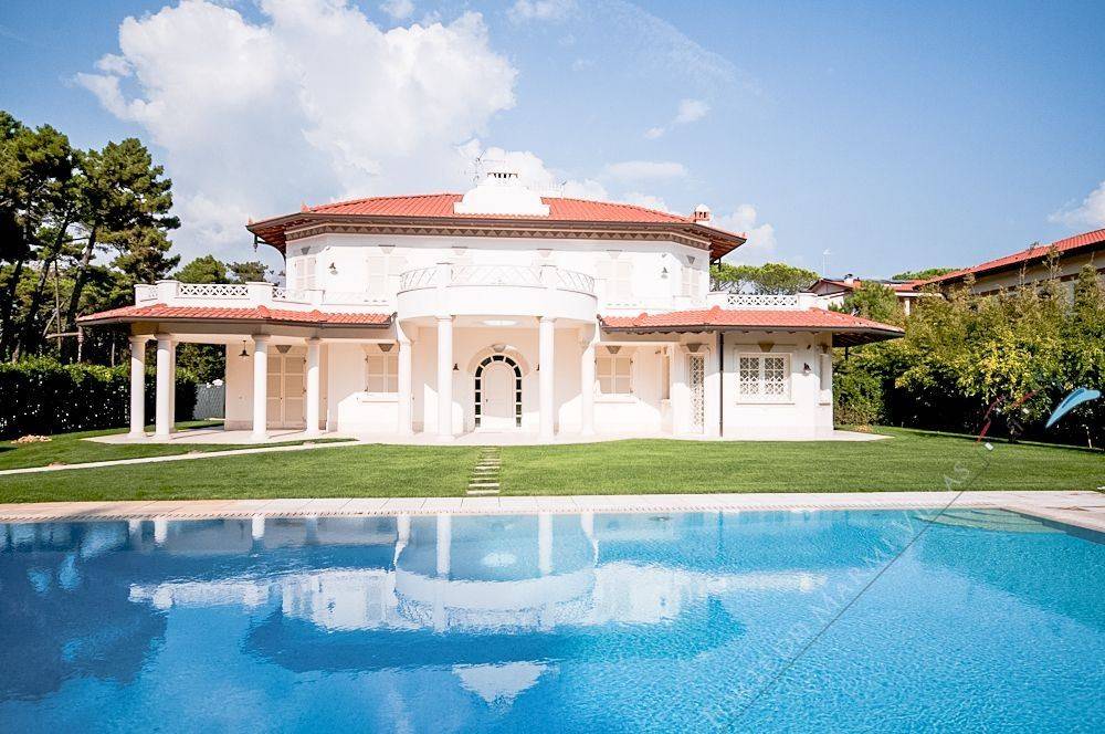 Villa a Forte dei marmi in Via Ardengo Soffici, 23 - Foto 2