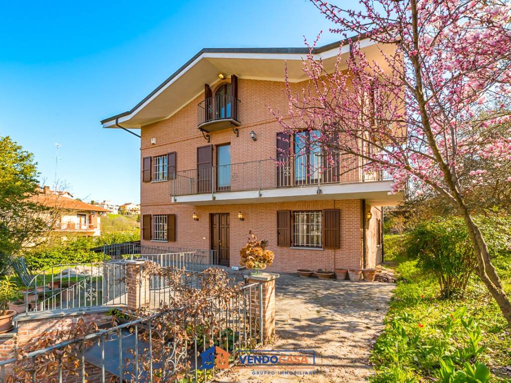 Villa a Bra in Strada Fontana Operti - Foto 2
