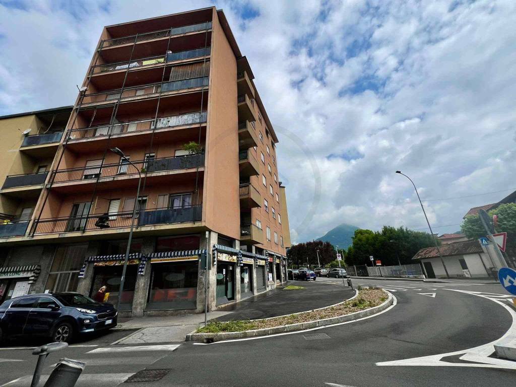 Appartamento a Erba in Via Giovanni Segantini - Foto 2