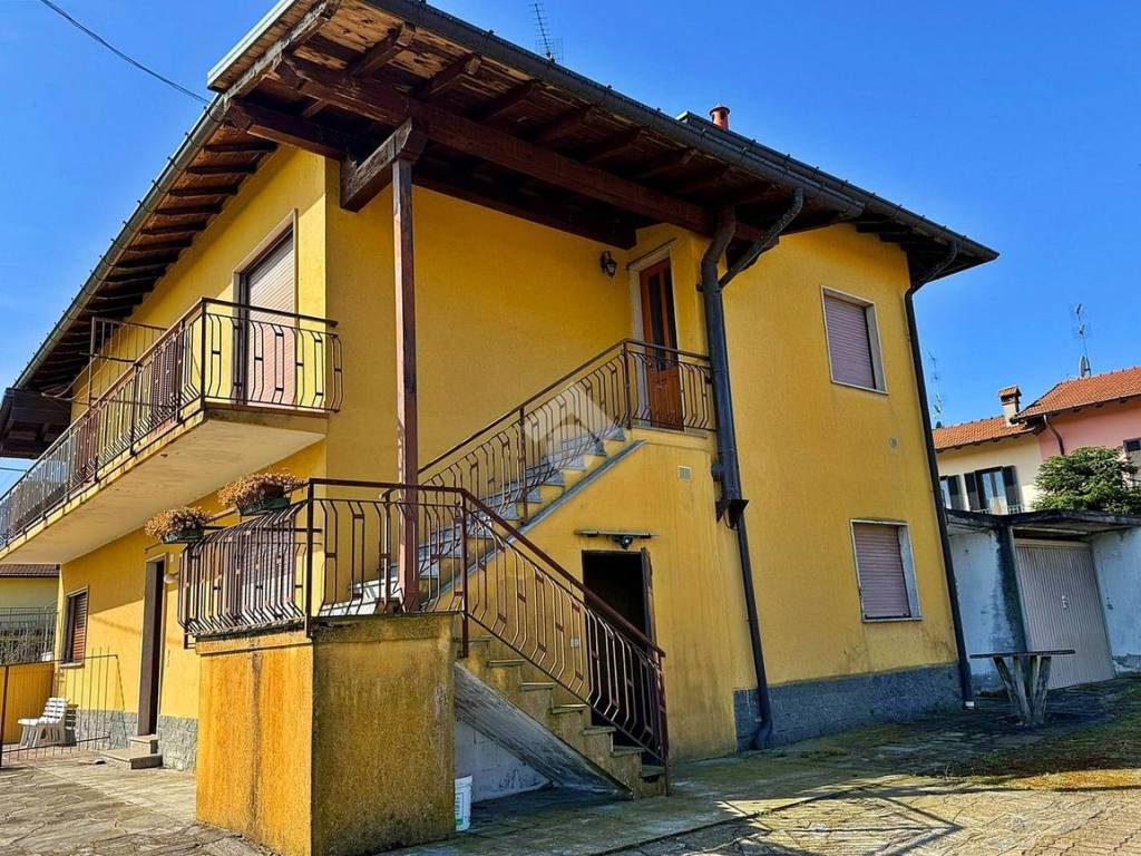 Casa indipendente a Angera in via barech, 77 - Foto 4