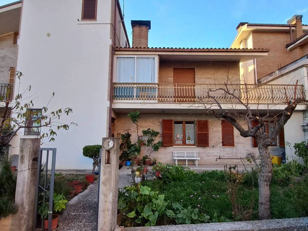 Appartamento a Montottone in via Spontini, 3 - Foto 2