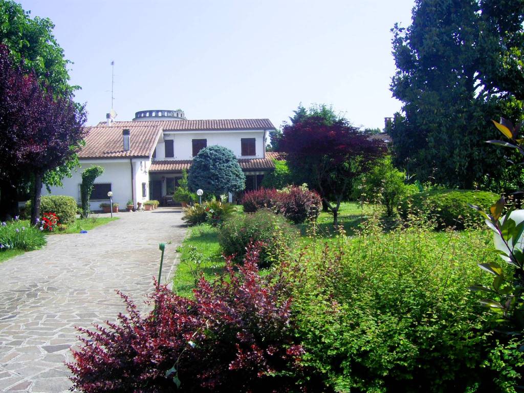 Villa a Porto mantovano in Via Pietro Treves, 145 - Foto 3
