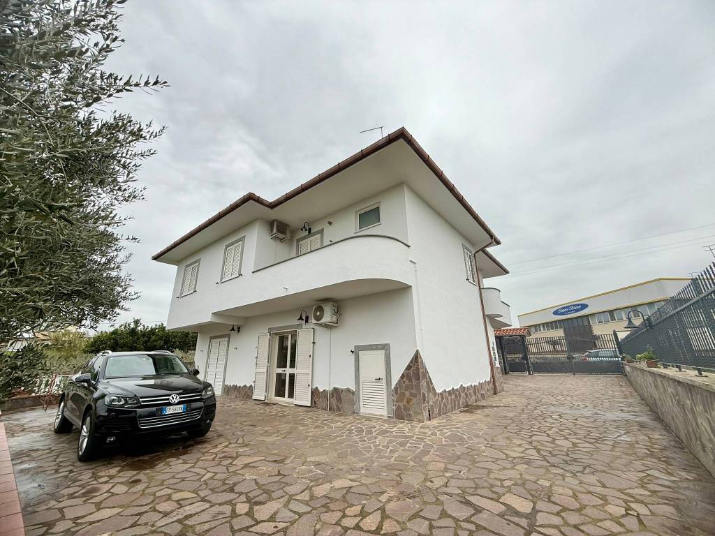 Villa a Aprilia in Via Monte Stelvio, 5 - Foto 3