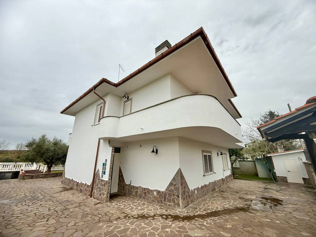 Villa a Aprilia in Via Monte Stelvio, 5 - Foto 4