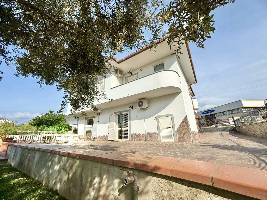 Villa a Aprilia in Via Monte Stelvio, 5 - Foto 5