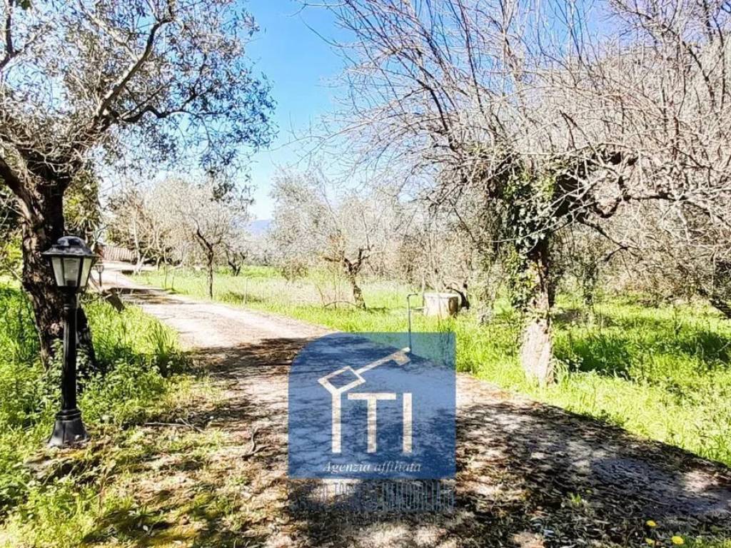 Villa a Cervaro in Via Noceromana, 23 - Foto 2